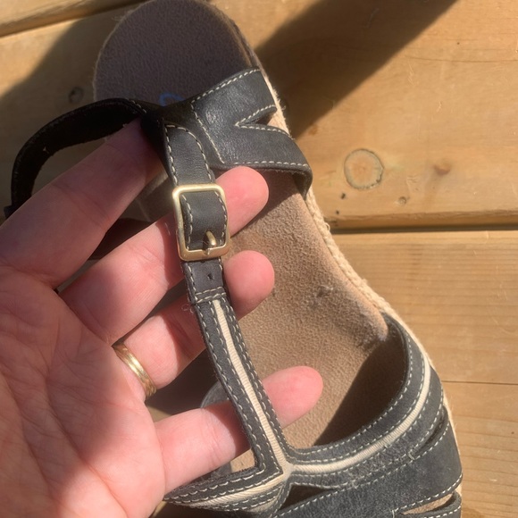 NWOT Clarks / Wedge Sandal / Leather Upper - Picture 2 of 8